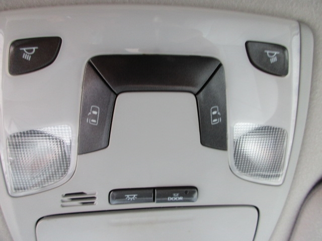 2013 Toyota Sienna LE photo 21