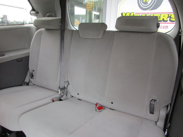 2013 Toyota Sienna LE photo 23