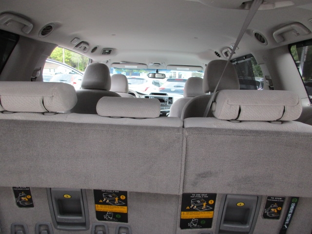2013 Toyota Sienna LE photo 24