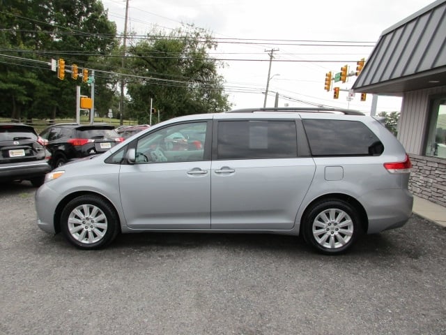 2013 Toyota Sienna LE photo 4
