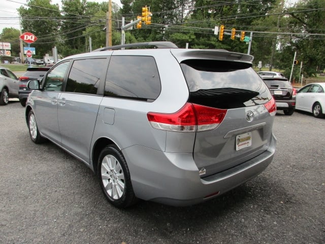 2013 Toyota Sienna LE photo 5