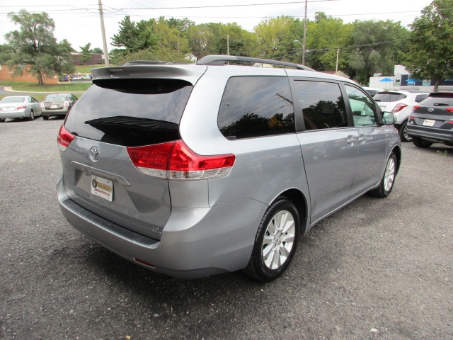 2013 Toyota Sienna LE photo 7